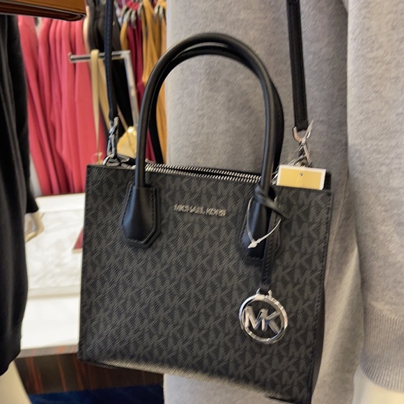 Michael Kors Mercer Medium Pebbled Leather Crossbody Bag - Picture 15 of 16